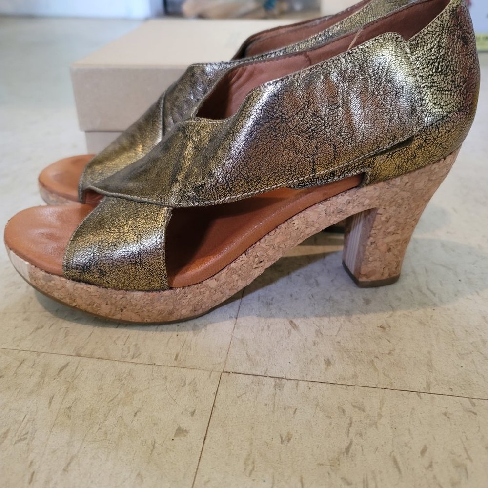 Gentle Souls, Gold heels (3.5 inches), leather